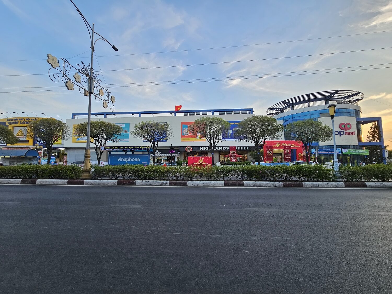 Tổng thể mặt tiền.2.jpg